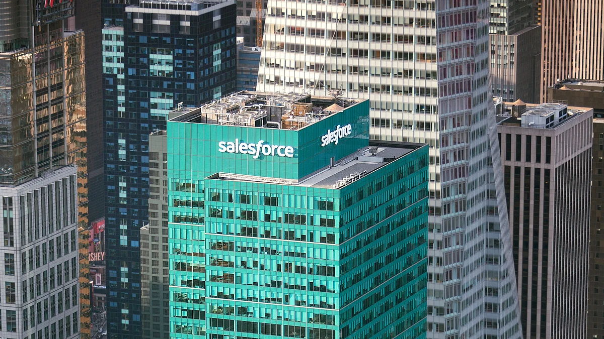 Salesforce Tower New York is located in one of the premier buildings in the heart of Manhattan. 