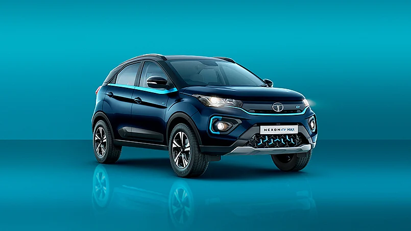 The Nexon EV MAX produces 105 kW power and delivers an instant torque of 250 Nm, and can go from 0 to 100 sprint times in under 9 secs. 