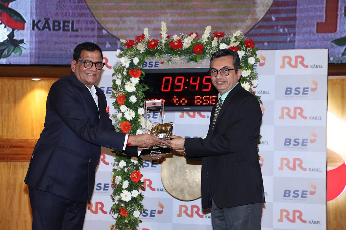 Left to Right: Shreegopal Kabra, Promoter & MD, R R Kabel and Girish Joshi, Chief Listing and Trading Development, BSE ringing the BSE Bell to mark the listing. 