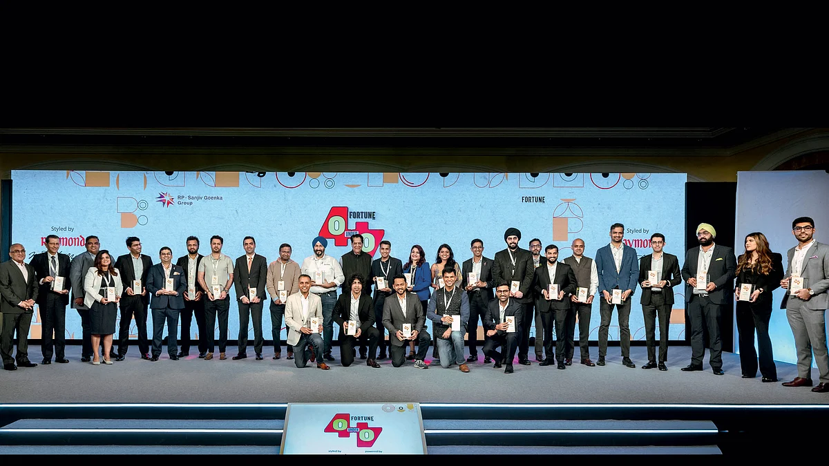 Chief guest Padma Bhushan K.V. Kamath, chairperson, National Bank for Financing Infrastructure and Development, with winners of Fortune India’s 40Under40 Awards in Mumbai. 