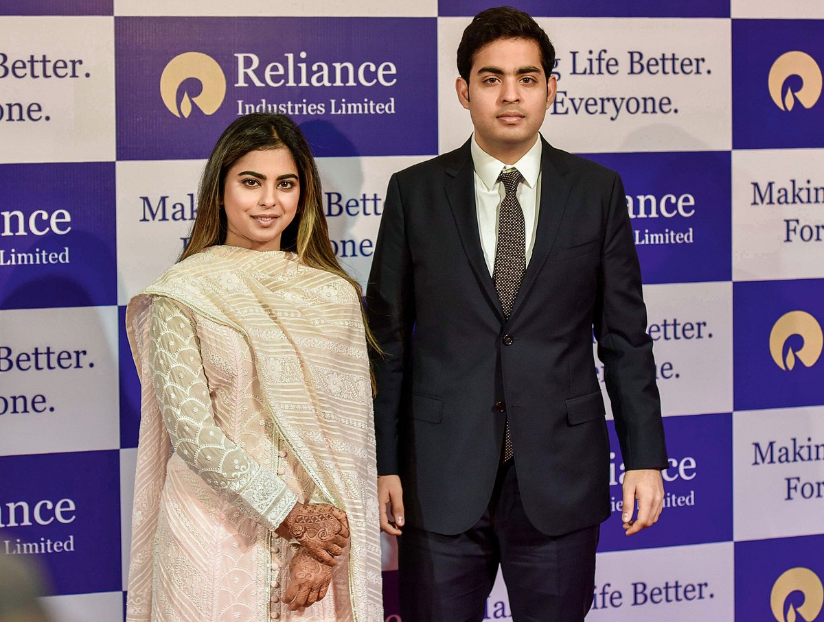 Isha and Akash Ambani during the Reliance Industries 41st Annual General Meeting at Birla Matoshree Hall inMumbai.&nbsp; &nbsp;   