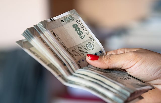 SC tightens rules: Courts, registrars must report cash deals over ₹2 lakh to income tax authorities
