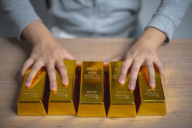 Safe-haven surge: Indian gold prices hit all-time high of ₹98,025 as global uncertainty peaks