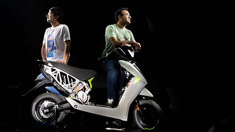 Tarun Mehta(right) & Swapnil Jain(left), CO-founders, Ather Energy.