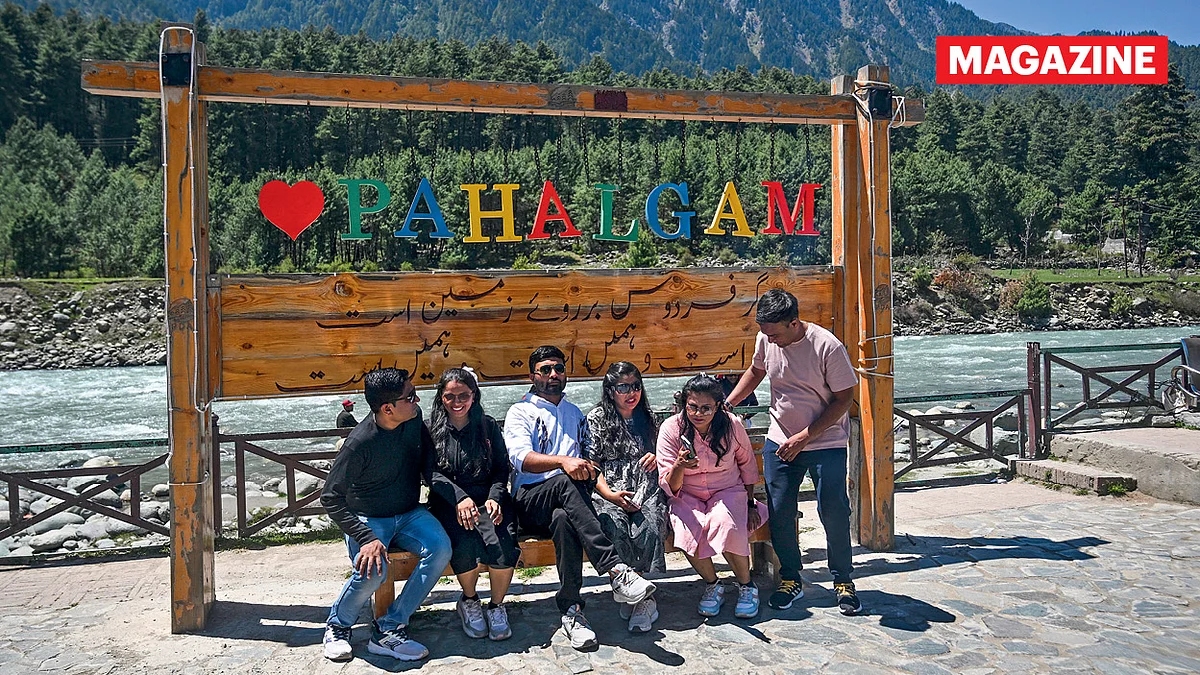 The government has ordered the temporary closure of 48 tourist destinations.