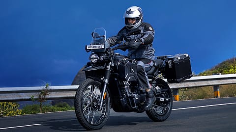 The motorcycle is powered by the same 334cc liquid-cooled, single-cylinder engine that delivers a power output of 29.6 PS and 29.9 Nm of torque.