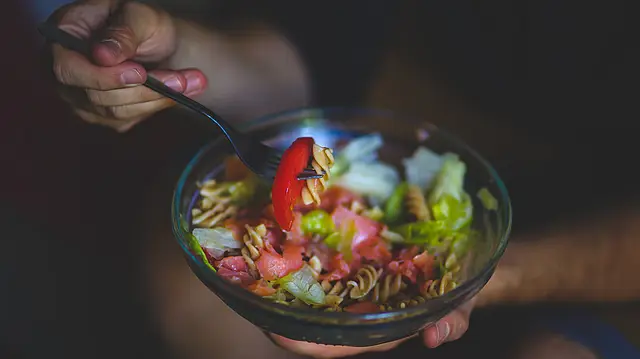6 PM dinner: Eating early a new wellness mantra or an age-old tradition?