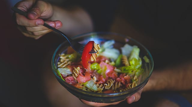 6 PM dinner: Eating early a new wellness mantra or an age-old tradition?