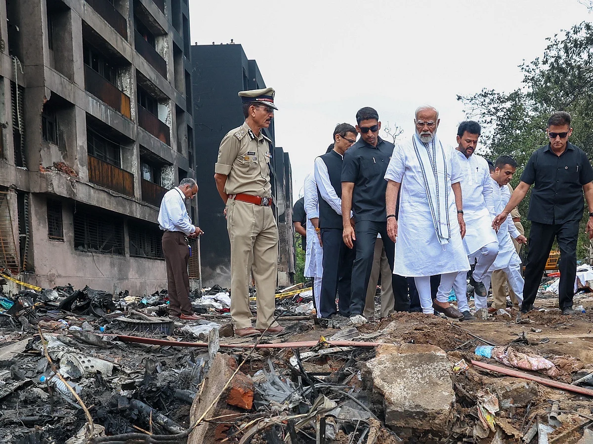 PM Narendra Modi met with officials and emergency response teams.