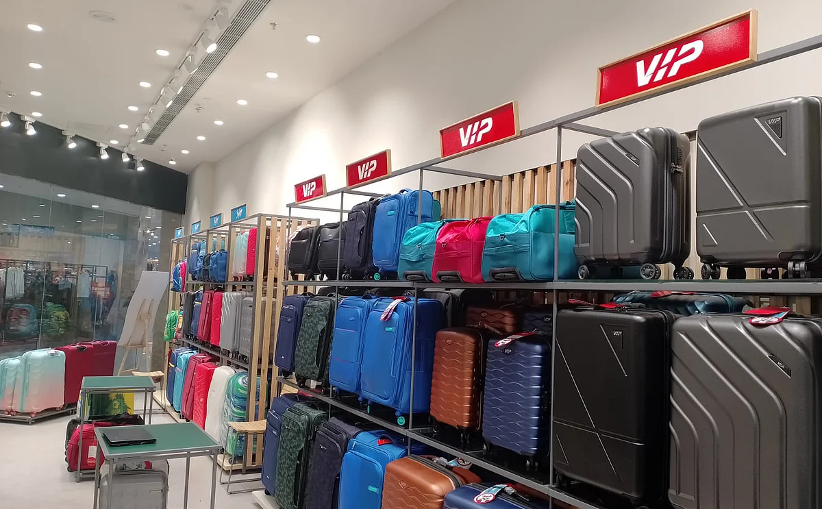 VIP Industries shares dropped 5.5% to ₹431.30 on the BSE