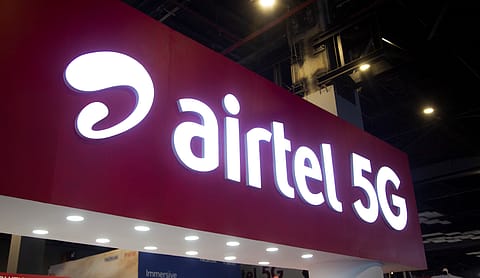 Outage-tracking portal Downdetector showed a sharp rise in user reports from 3:20 PM, with as many as 3,432 complaints during the peak.