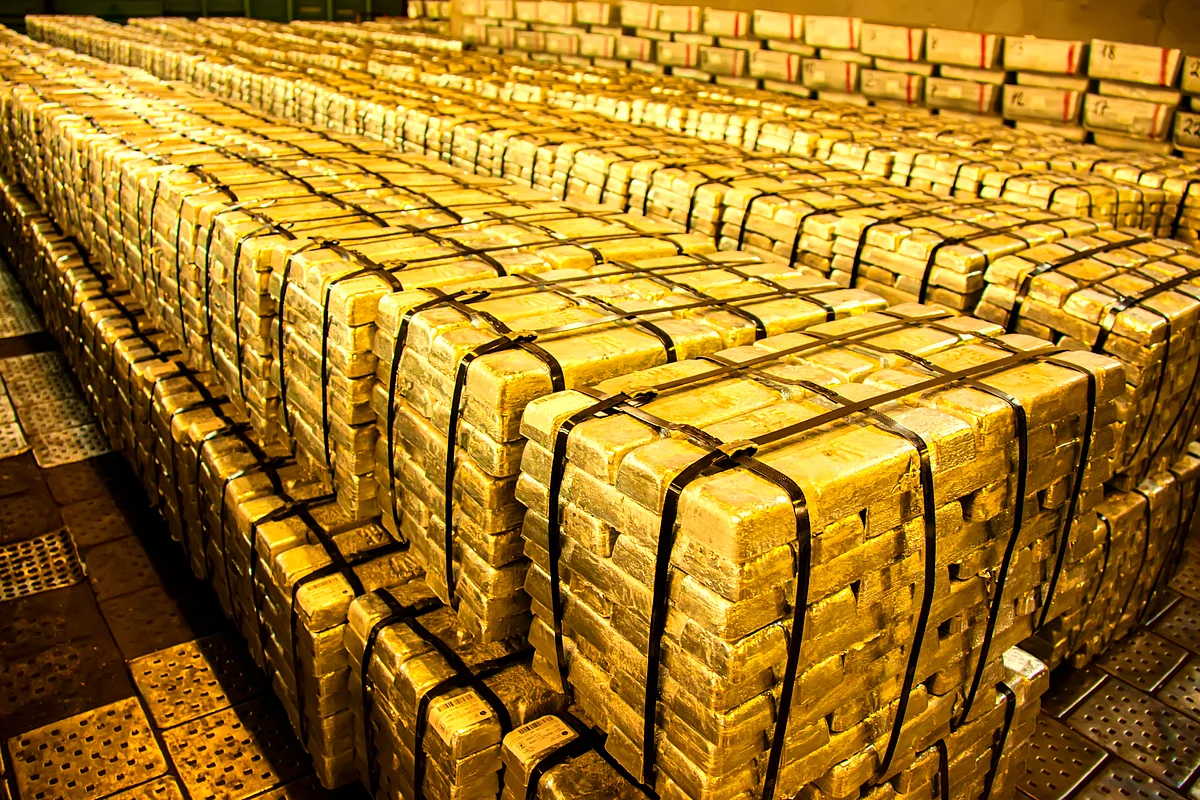 Gold prices in India fell to a one-month low as geopolitical risks eased, reducing the metal's safe-haven appeal.