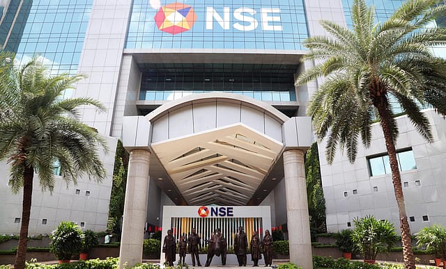 Markets stumble for third week; analysts see continued consolidation ahead