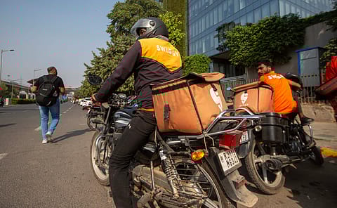 Swiggy reported a net loss of ₹1,081.18 crore for Q4 FY25, a 94% increase from ₹554.77 crore in the same quarter last year