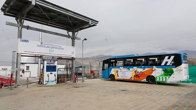 NTPC hands over 5 hydrogen fuel cell buses to Leh NTPC hands over 5 hydrogen fuel cell buses to Leh