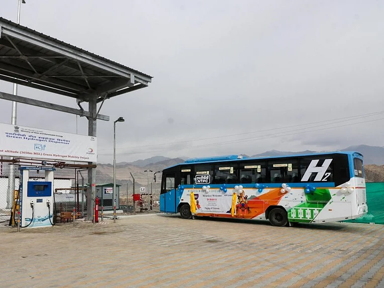 This initiative marks India’s first commercial deployment of hydrogen fuel buses.