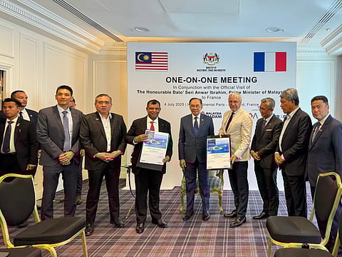 Prime Minister of Malaysia YAB Dato’ Seri Anwar Ibrahim witnessed the signing of the Memorandum of Understanding between Capital A CEO Tony Fernandes and Christian Scherer, CEO Commercial Aircraft, Airbus, in Paris, alongside several Malaysian Cabinet Ministers.