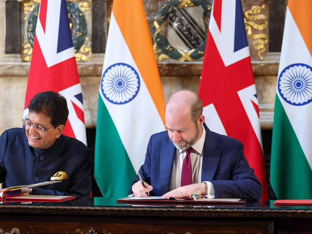 Union Commerce and Industry Minister Piyush Goyal and UK Secretary of State for Business and Trade Jonathan Reynolds signing the Free Trade Agreement.