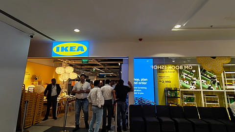 The store offers over 2,000 home furnishing products, with 800 available for immediate purchase.