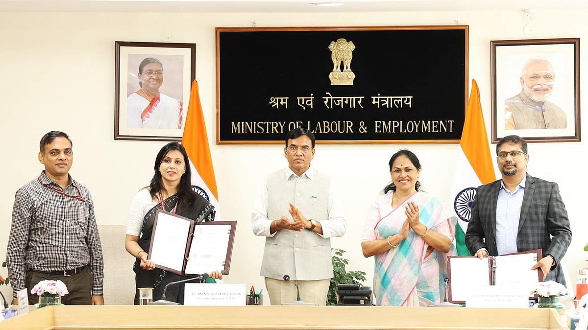 Union Minister for Labour & Employment, Mansukh Mandaviya during signing of the MoU with Mentor Together and Quikr to enhance job access and career guidance for youth. 