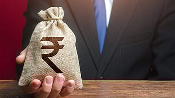 As rupee plunges, RBI moves to stabilise markets with ₹1 lakh crore OMO, $5 billion FX swap