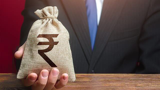 As rupee plunges, RBI moves to stabilise markets with ₹1 lakh crore OMO, $5 billion FX swap