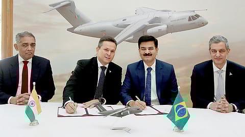 Bosco da Costa Junior, president and CEO, Embraer Defence and Security, and Vinod Sahay, Member of the Group Executive Board, Mahindra Group, signing the cooperation agreement in New Delhi.