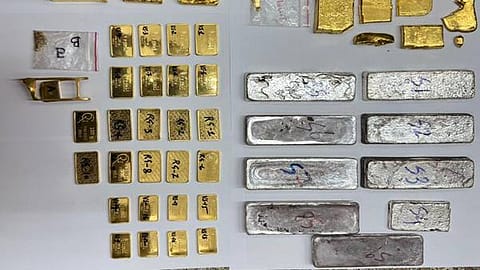 Silver continues to outperform gold, maintaining strong relative strength globally and domestically