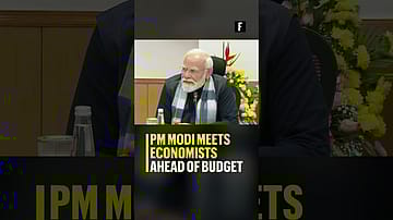 PM Modi meets economists ahead of budget
