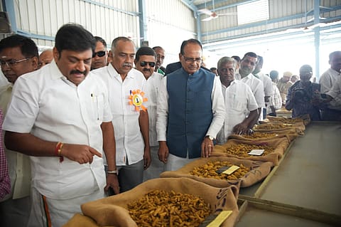 Shivraj Singh Chouhan during his visit to Erode’s turmeric market in Tamil Nadu

