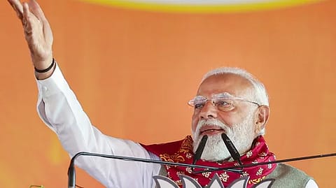 Addressing the gathering, the PM highlighted the importance of affordable and timely credit in helping street vendors stabilize and expand their businesses.