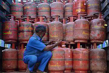 Commercial LPG sale starts in 29 states, UTs; raids stepped up to check black-marketing