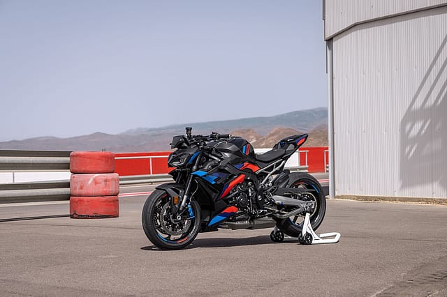 BMW M 1000 R roadster launched in India at ₹33.5 lakh; deliveries to kick off in May BMW M 1000 R roadster launched in India at ₹33.5 lakh; deliveries to kick off in May