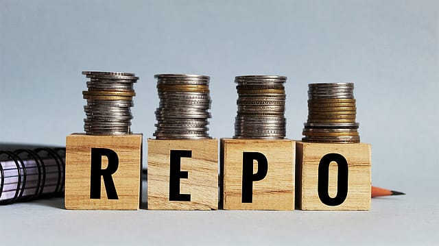 RBI turns hawkish, hikes repo RBI turns hawkish, hikes repo