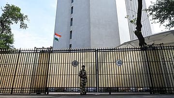 Reserve Bank of India partially rolls back rupee curbs, restores forex derivative access with restrictions on related-party trades