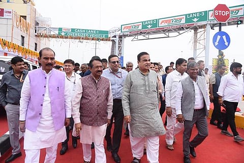 Launching the country’s first barrier-less toll plaza at the Mundka–Bakkarwala stretch of UER-II in the NCR, Union Road Transport and Highways Minister Nitin Gadkari stated that the new tolling mechanism would enable uninterrupted vehicular movement, reduce logistics costs and support cleaner mobility