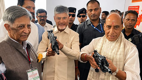 Defence Minister Rajnath Singh, Andhra Pradesh CM N. Chandrababu Naidu view defence systems with Baba Kalyani, CMD, Bharat Forge