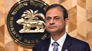 RBI Governor Malhotra, officials met banking heads; FCNR(B) deposit scheme mobilisation discussed