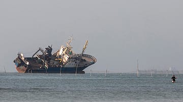 U.S., Iran officials reach Switzerland for high-stakes peace talks amid Hormuz tensions