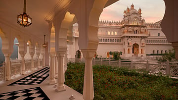 The Oberoi Rajgarh Palace weav