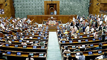 Lok Sabha passes anti-paper le