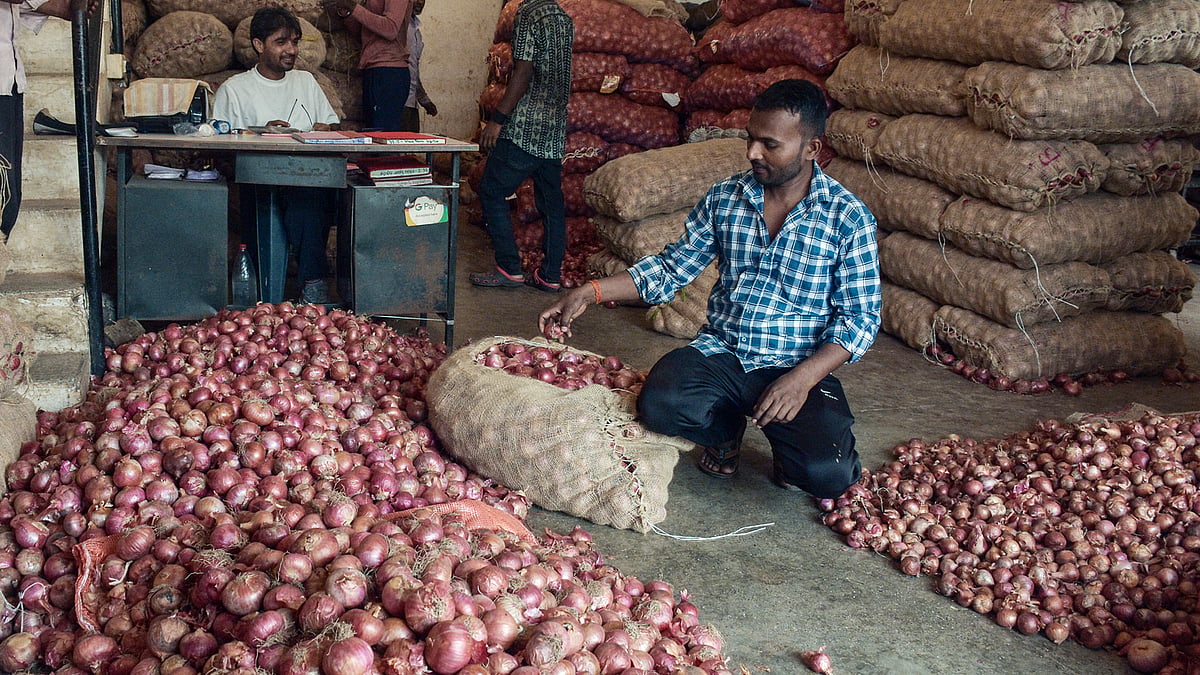 Government Releases Onion Buffer Stocks, Plans ₹35/kg Sales at 200 ...