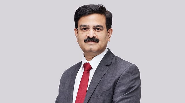 SML Mahindra targets 10-12% CV SML Mahindra targets 10-12% CV