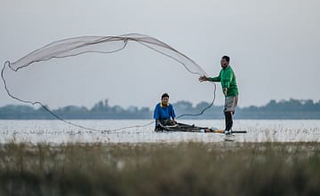 India's small scale fishers fa