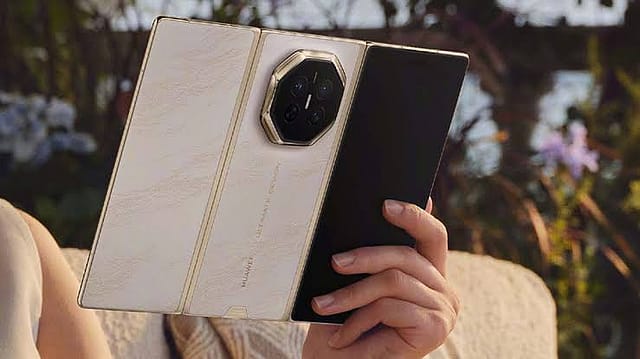 Battle of the Foldables: Huawe Battle of the Foldables: Huawe