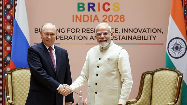PM Modi, Putin discuss $100 bi PM Modi, Putin discuss $100 bi