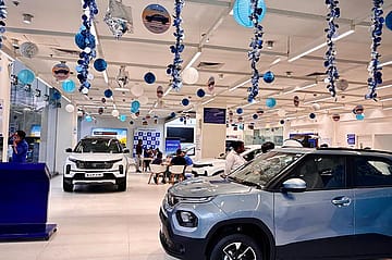 Festive car discounts get a ma