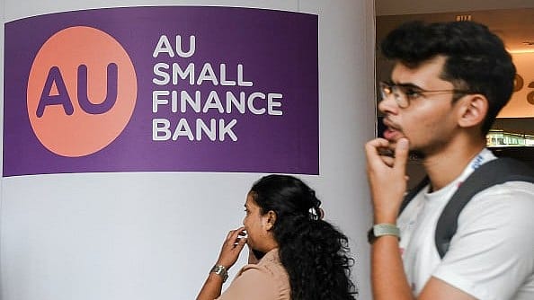 AU Small Finance Bank crosses AU Small Finance Bank crosses
