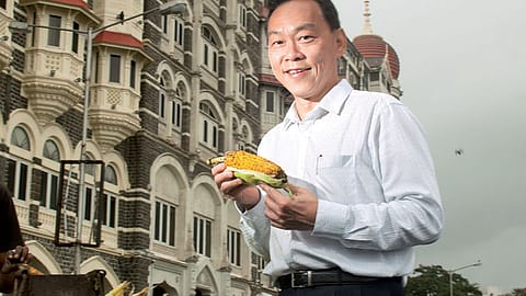 Toh Giam Ming has corn on the cob in Mumbai.
