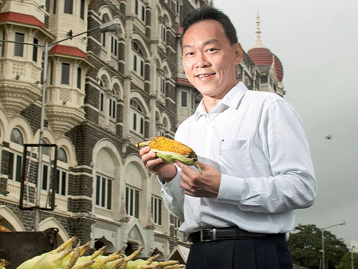 Toh Giam Ming has corn on the cob in Mumbai.